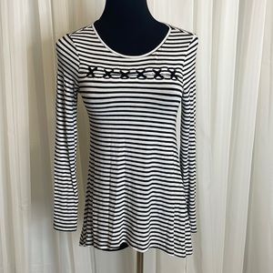 Black/White Long Sleeve JUSTICE top, Girl Size 10